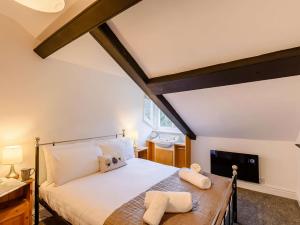 a bedroom with a bed with two towels on it at 4 Bed in Keswick 86392 in Rosthwaite
