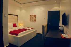 Ένα ή περισσότερα κρεβάτια σε δωμάτιο στο HomeWorth Hotel
