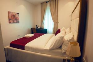 Ένα ή περισσότερα κρεβάτια σε δωμάτιο στο HomeWorth Hotel