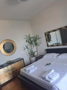 Postel nebo postele na pokoji v ubytování Alisea - Camere in villa con Piscina e parcheggio gratuito