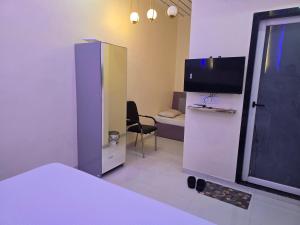 TV a/nebo společenská místnost v ubytování Jawai Rock Hotel