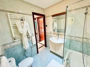 Ένα μπάνιο στο Mondo suites apparts lac 2 Tunis +32 φωτογραφίες