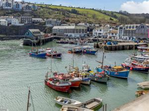 a group of boats are docked in a harbor at 2 Bed in Mevagissey MEVAC in Mevagissey