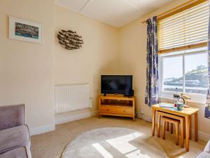 a living room with a television and a table at 2 Bed in Mevagissey MEVAC in Mevagissey