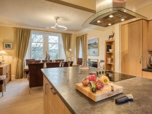 Kuchyň nebo kuchyňský kout v ubytování 4 Bed in Glendale CA363