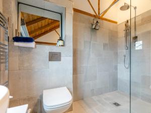 Ένα μπάνιο στο 2 Bed in Leominster 80510 +19 φωτογραφίες
