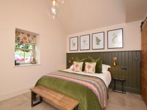 Ένα ή περισσότερα κρεβάτια σε δωμάτιο στο 1 Bed in Durham 89318