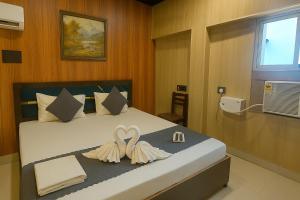 Voodi või voodid majutusasutuse Ramayana Grand Hotel Ayodhya toas