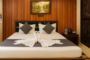 Voodi või voodid majutusasutuse Ramayana Grand Hotel Ayodhya toas