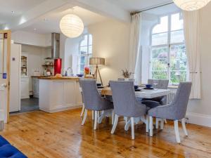 Η κουζίνα ή μικρή κουζίνα στο 2 Bed in St Just 85610 +14 φωτογραφίες