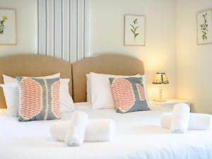 Ένα ή περισσότερα κρεβάτια σε δωμάτιο στο 3 Bed in Cerne Abbas 74803