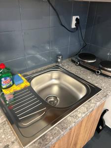 Η κουζίνα ή μικρή κουζίνα στο New May Apartment +4 φωτογραφίες