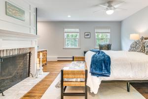 une chambre avec un lit et une cheminée dans l'établissement Pool, Sunroom and Gardens Luxe Sandy Hook Home!,  21 autres photos