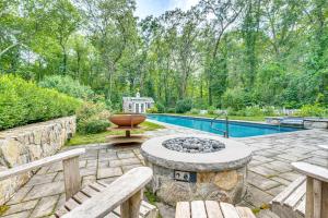 une cour avec un foyer extérieur et une piscine dans l'établissement Pool, Sunroom and Gardens Luxe Sandy Hook Home!, 
