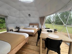 Postel nebo postele na pokoji v ubytování Grotto Getaway