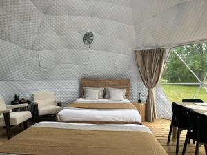 Postel nebo postele na pokoji v ubytování Grotto Getaway