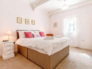 Ένα ή περισσότερα κρεβάτια σε δωμάτιο στο 2 Bed in St Austell 79594