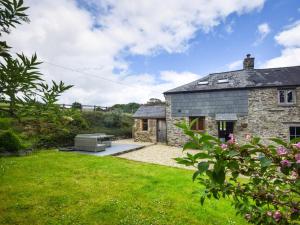 an exterior view of a stone house with a yard at 2 Bed in South Petherwin 85894 in South Petherwin