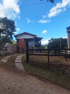 Το κτήριο όπου στεγάζεται  η παραθεριστική κατοικία