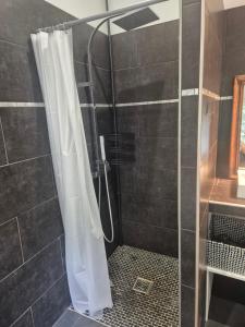 Koupelna v ubytování Maison de caractère + 17 fotografií