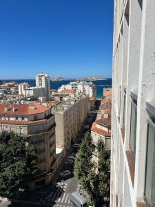 Γενική άποψη της πόλης Μασσαλία ή θέα της πόλης από  αυτό το διαμέρισμα