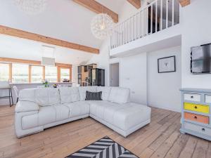 a living room with a white couch and a kitchen at 3 Bed in Freshwater East 66265 in Stackpole Elidor
