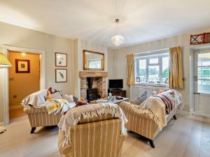 a living room with two couches and a fireplace at 2 Bed in Richmond 74305 in Barton