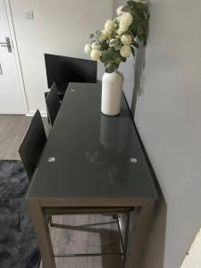 Imagen de la galería de 2 Luxury Interconnecting Twin Rooms-Shared Space, en Basildon