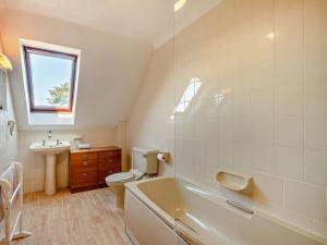 Et badeværelse på 3 Bed in Blakeney KT189 + 22 billeder