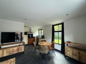 Dapur atau dapur kecil di Forest Bungalow Gated and Private