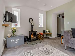 Μια τηλεόραση ή/και κέντρο ψυχαγωγίας στο 2 Bed in Wrexham 76399