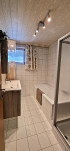 Ένα μπάνιο στο Apartment Iseltal +28 φωτογραφίες