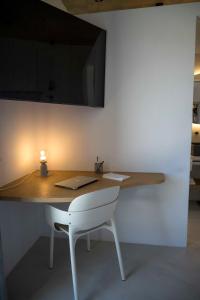 Μια τηλεόραση ή/και κέντρο ψυχαγωγίας στο Kalesma Sifnos