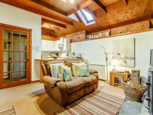 a living room with a couch and a kitchen at 1 Bed in Glendale CA073 in Glendale +10 photos