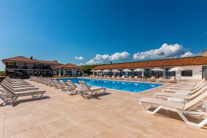 Bazén v ubytování Hotel Qvevrebi nebo v jeho okolí