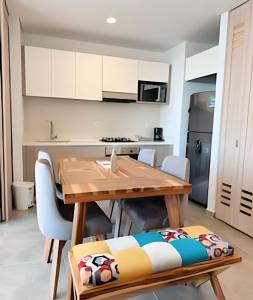 O bucătărie sau chicinetă la Wai Blue /Salguero Suites /Balcon/Vista MAR/SSG05