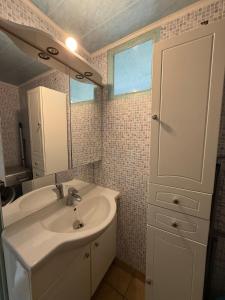 Ένα μπάνιο στο Appartement 80m2 3 chambres 5 lits