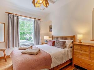 a bedroom with a large bed and a window at 3 Bed in Charmouth 93420 in Charmouth