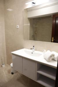 Ein Badezimmer in der Unterkunft Hotel Ribadouro