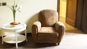 A seating area at Domus Corsini