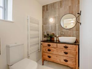 Ένα μπάνιο στο 2 Bed in Hay-on-Wye 93221 +18 φωτογραφίες