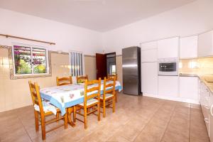 a kitchen and dining room with a table and chairs at Carpe Diem in Faro