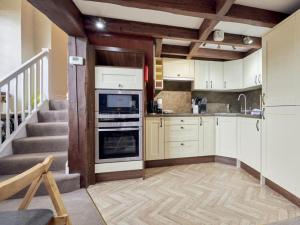 Una cocina o cocineta en 2 Bed in Buttermere SZ588