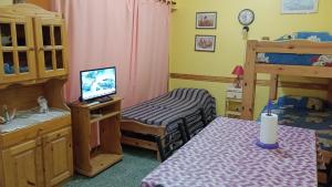 Et tv og/eller underholdning på Departamento 2 ambientes PB a metros del mar