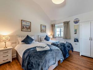 Postel nebo postele na pokoji v ubytování 2 Bed in Newquay 95322