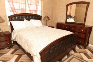 a bedroom with a large bed and a large mirror at Simplicity1 in North Miami Beach