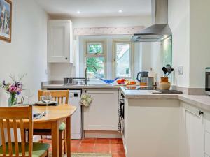 Η κουζίνα ή μικρή κουζίνα στο 1 Bed in Malmesbury 95500