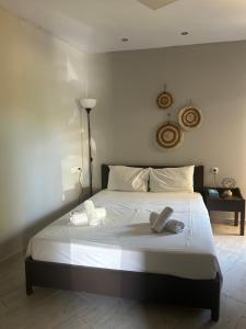 a bedroom with a large bed with white sheets at Casa de Kalika in Chania