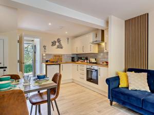 Dapur atau dapur kecil di 3 Bed in Charmouth 94692