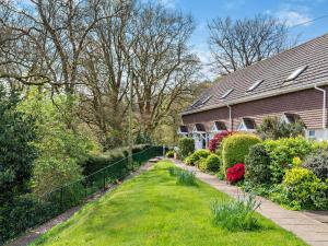 Taman di luar 3 Bed in Charmouth 94692